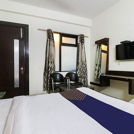 Spot On Hotel Grace Near Star Mall Гургаон Экстерьер фото
