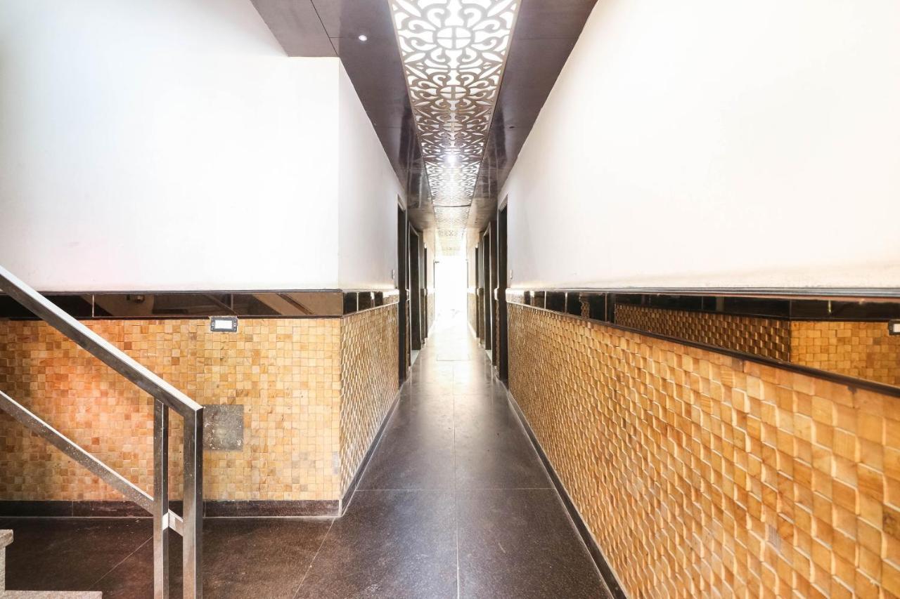 Spot On Hotel Grace Near Star Mall Гургаон Экстерьер фото