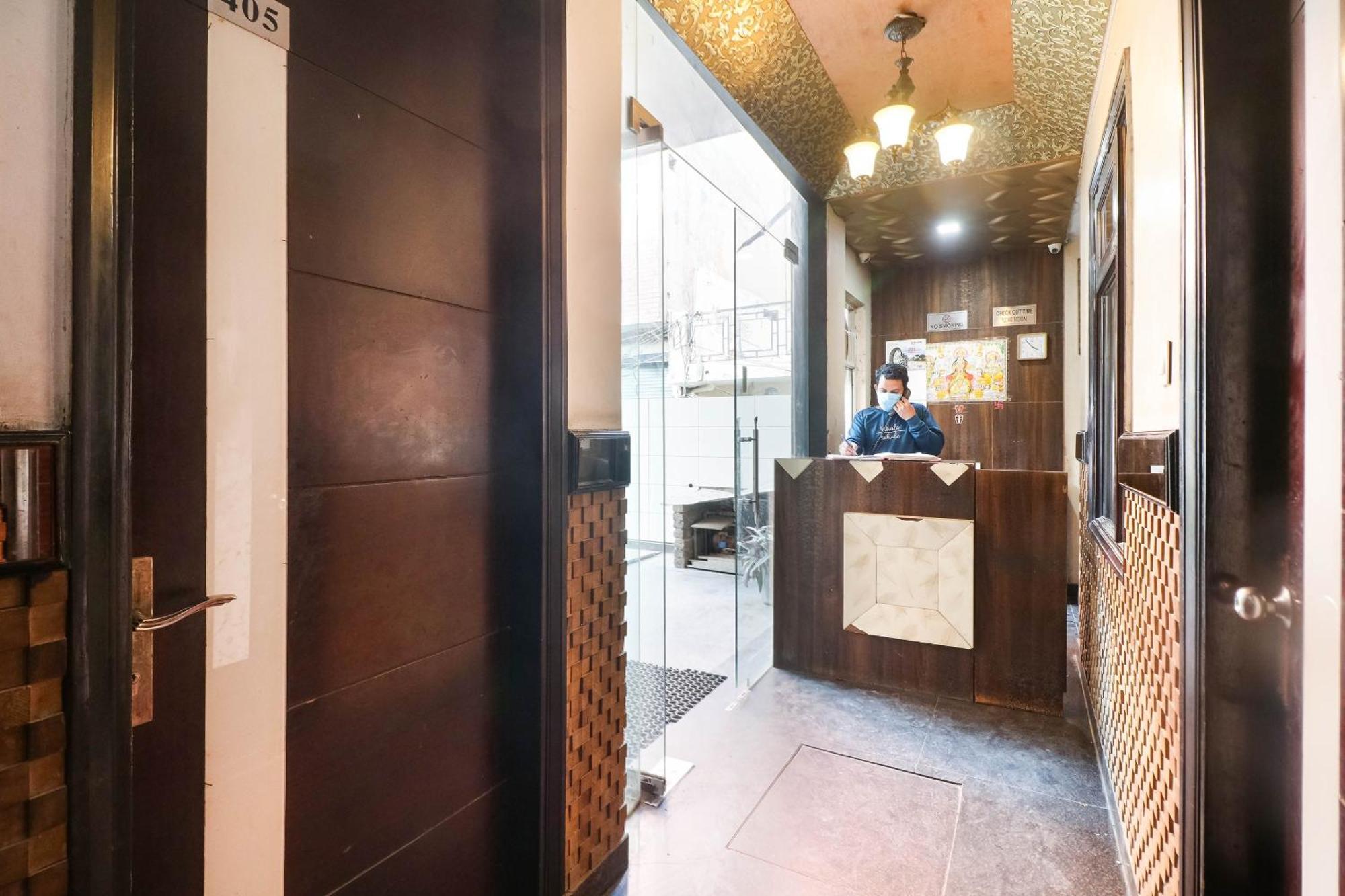 Spot On Hotel Grace Near Star Mall Гургаон Экстерьер фото