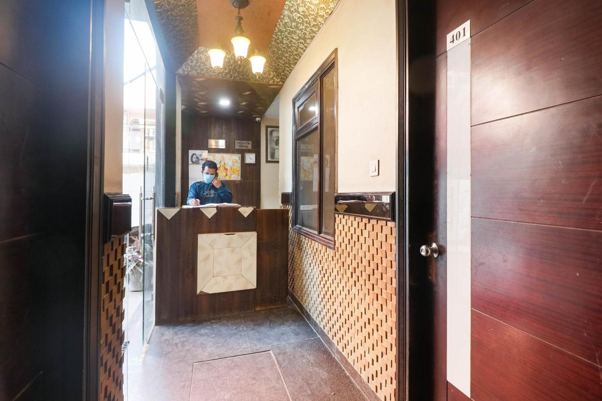 Spot On Hotel Grace Near Star Mall Гургаон Экстерьер фото