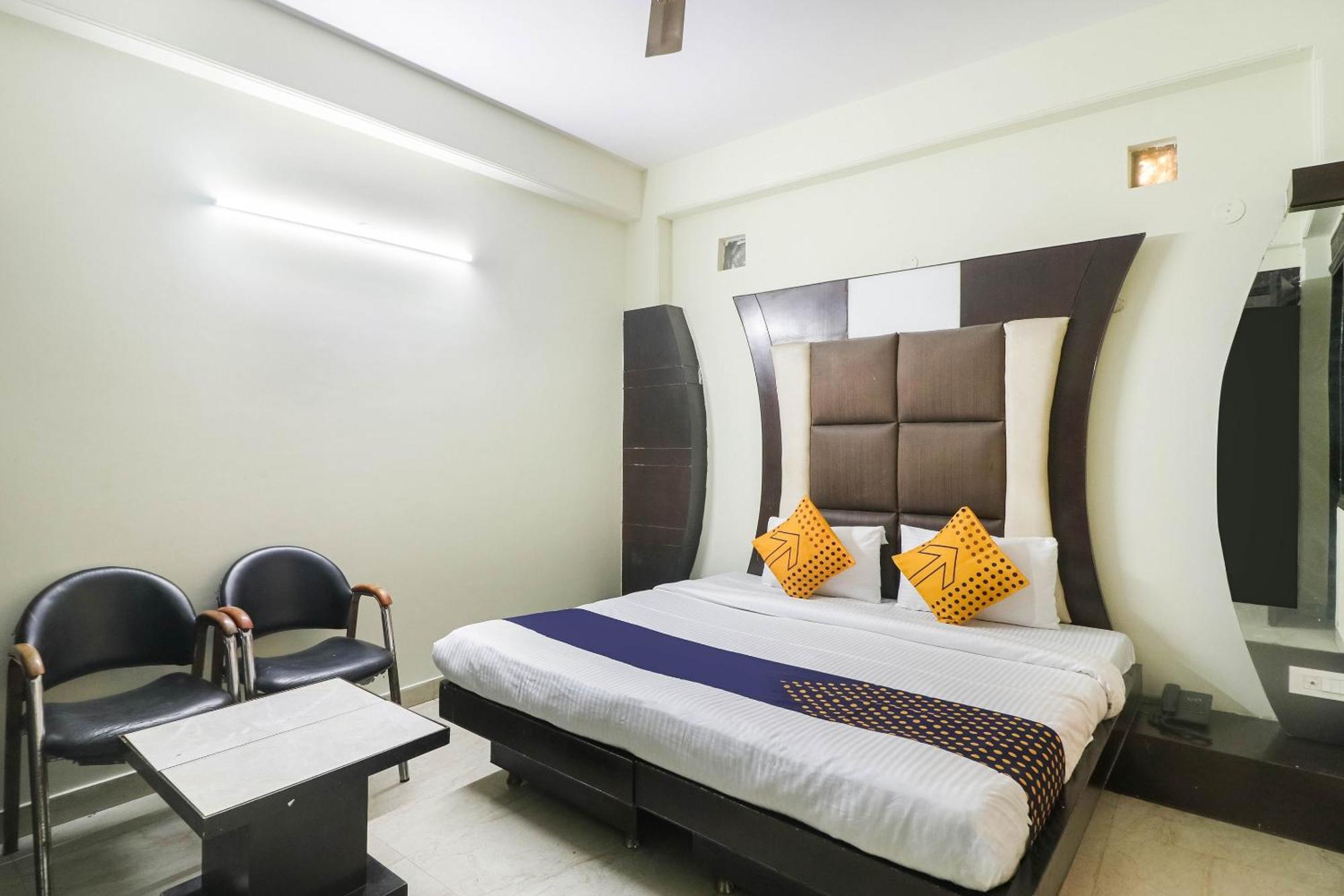 Spot On Hotel Grace Near Star Mall Гургаон Экстерьер фото